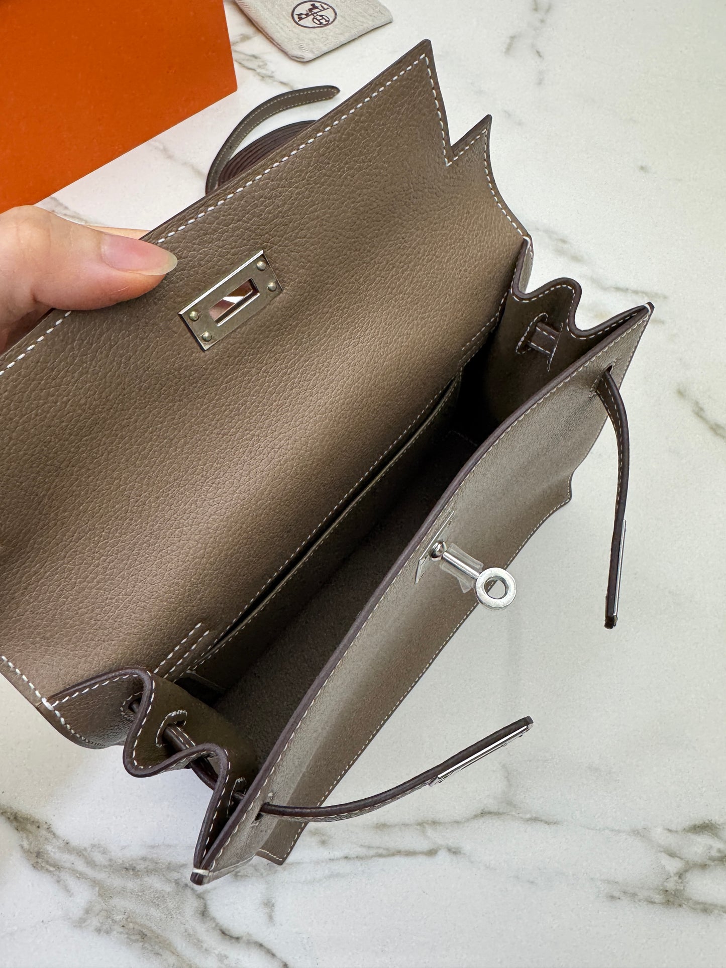 HERMES Kelly Danse 大象灰銀扣 Etoupe PHW