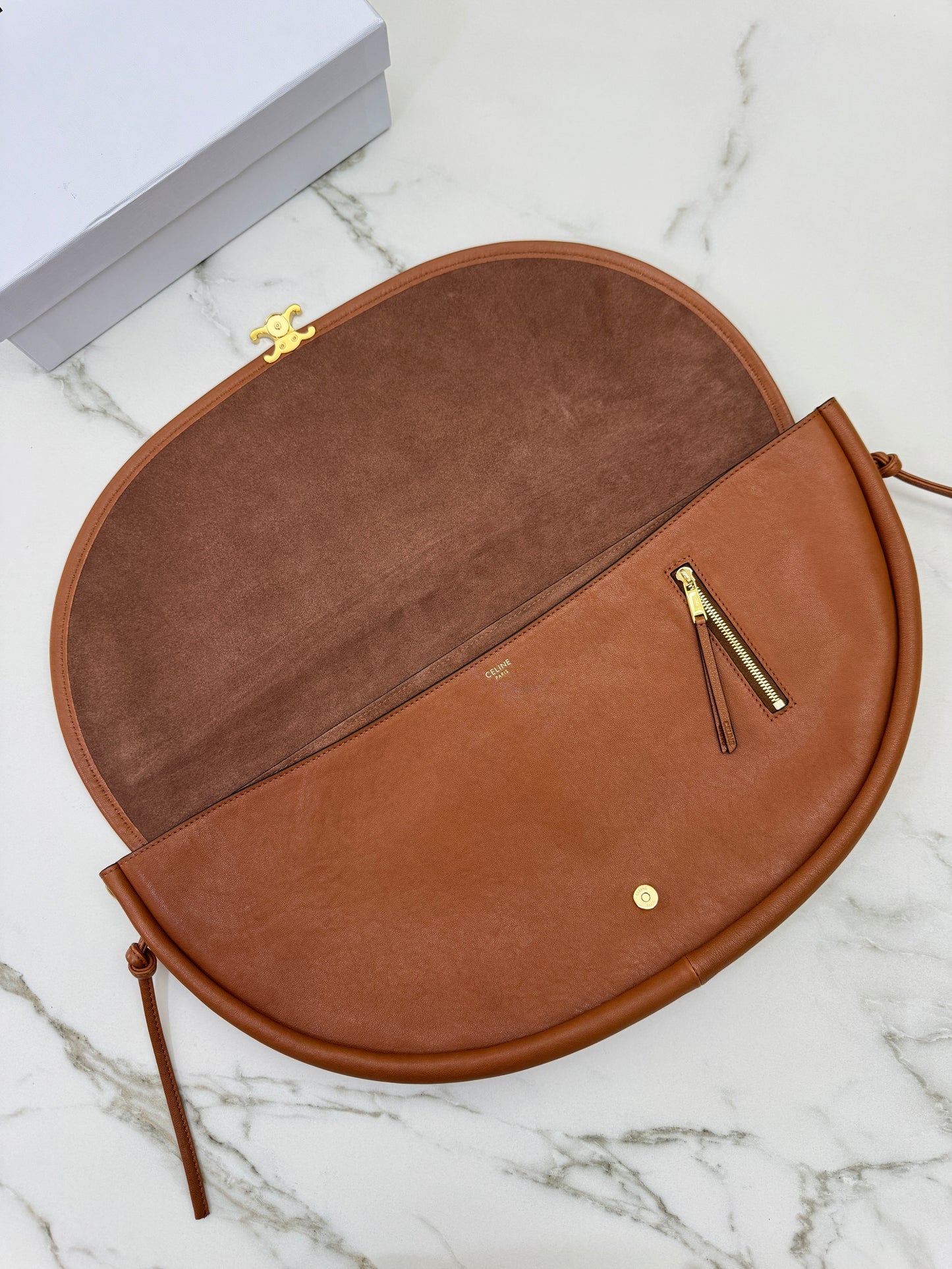 CELINE Soft Triomphe Half Moon 焦糖棕