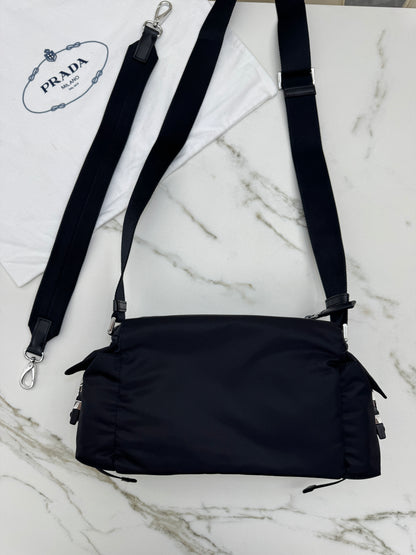 PRADA Explore 男裝 Re-nylon