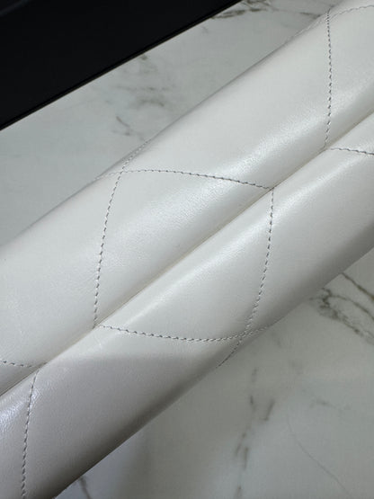 CHANEL 22 Bag Medium 白銀