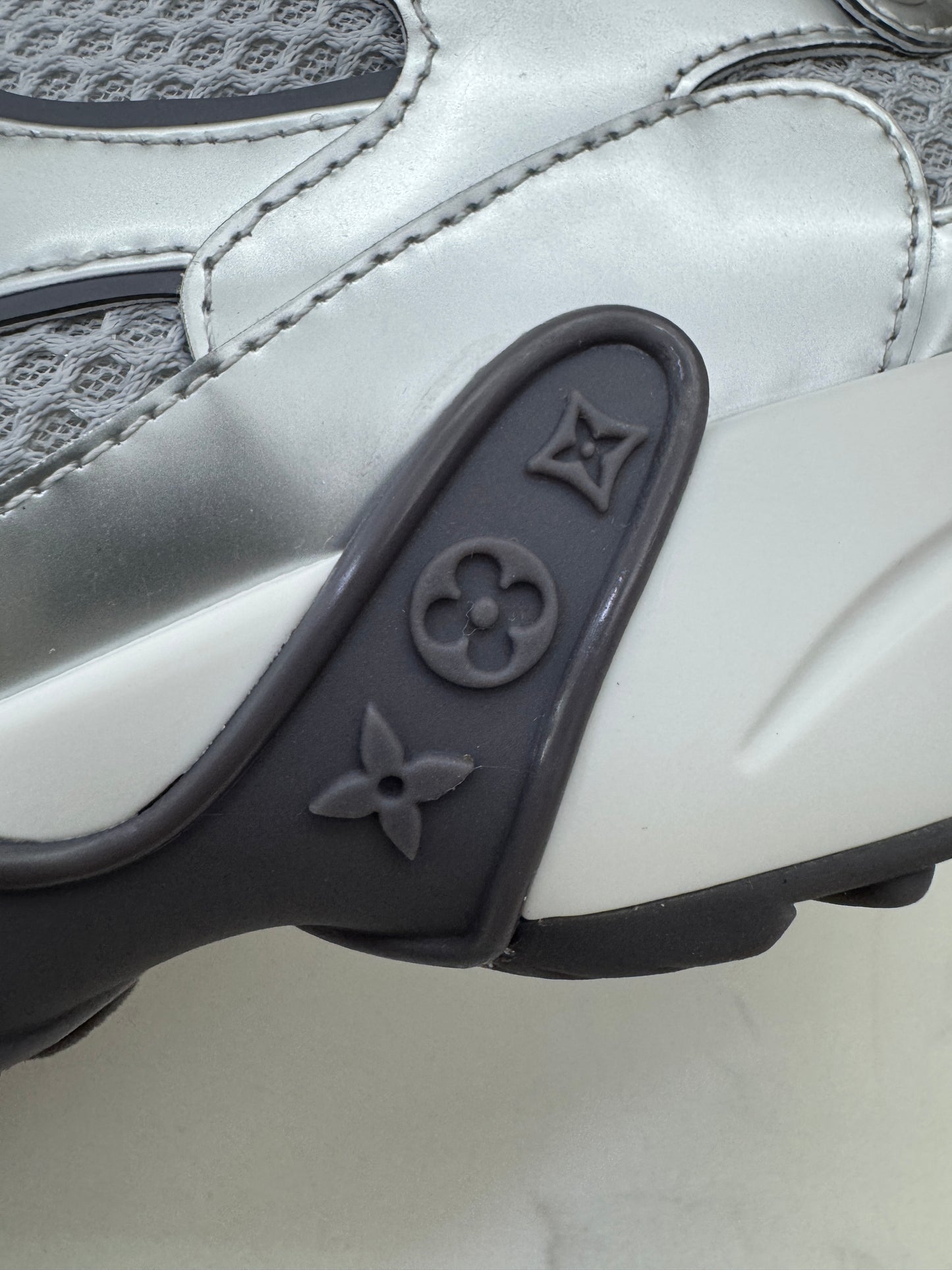 LV Olympia Sneaker 銀色運動鞋