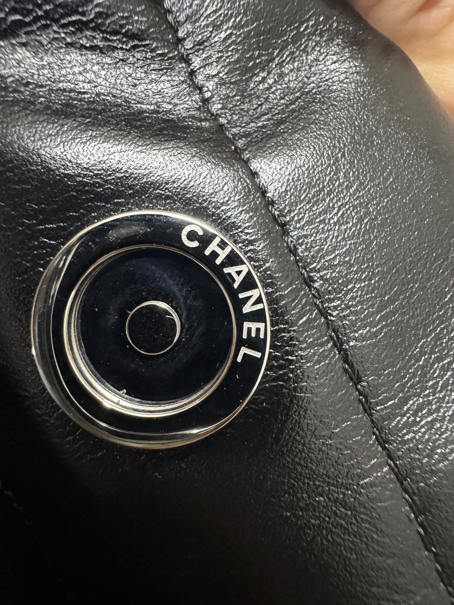 CHANEL 22 Bag Large So Black