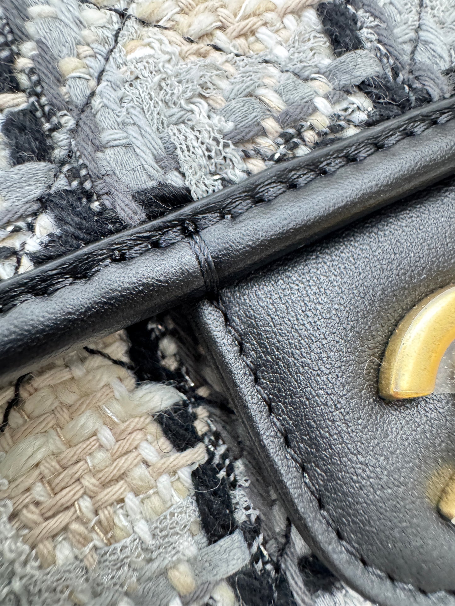 CHANEL 22K 郵差豆腐包 漸變Tweed