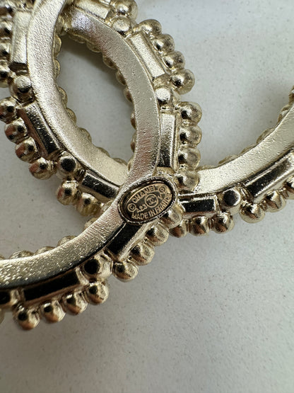 CHANEL 23V 珍珠水鑽胸針 Brooch