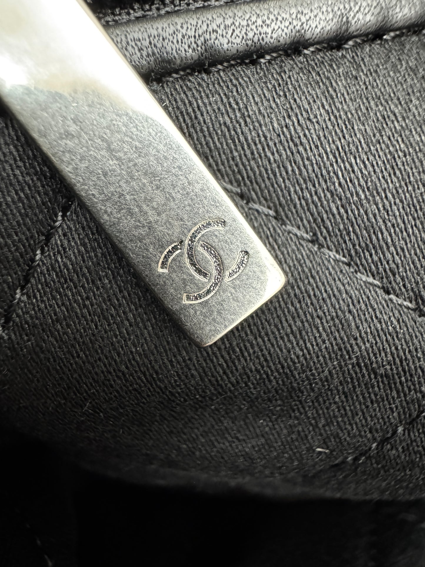 CHANEL 22Bag 黑銀 Medium