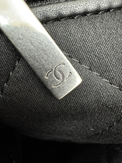 CHANEL 22Bag 黑銀 Medium
