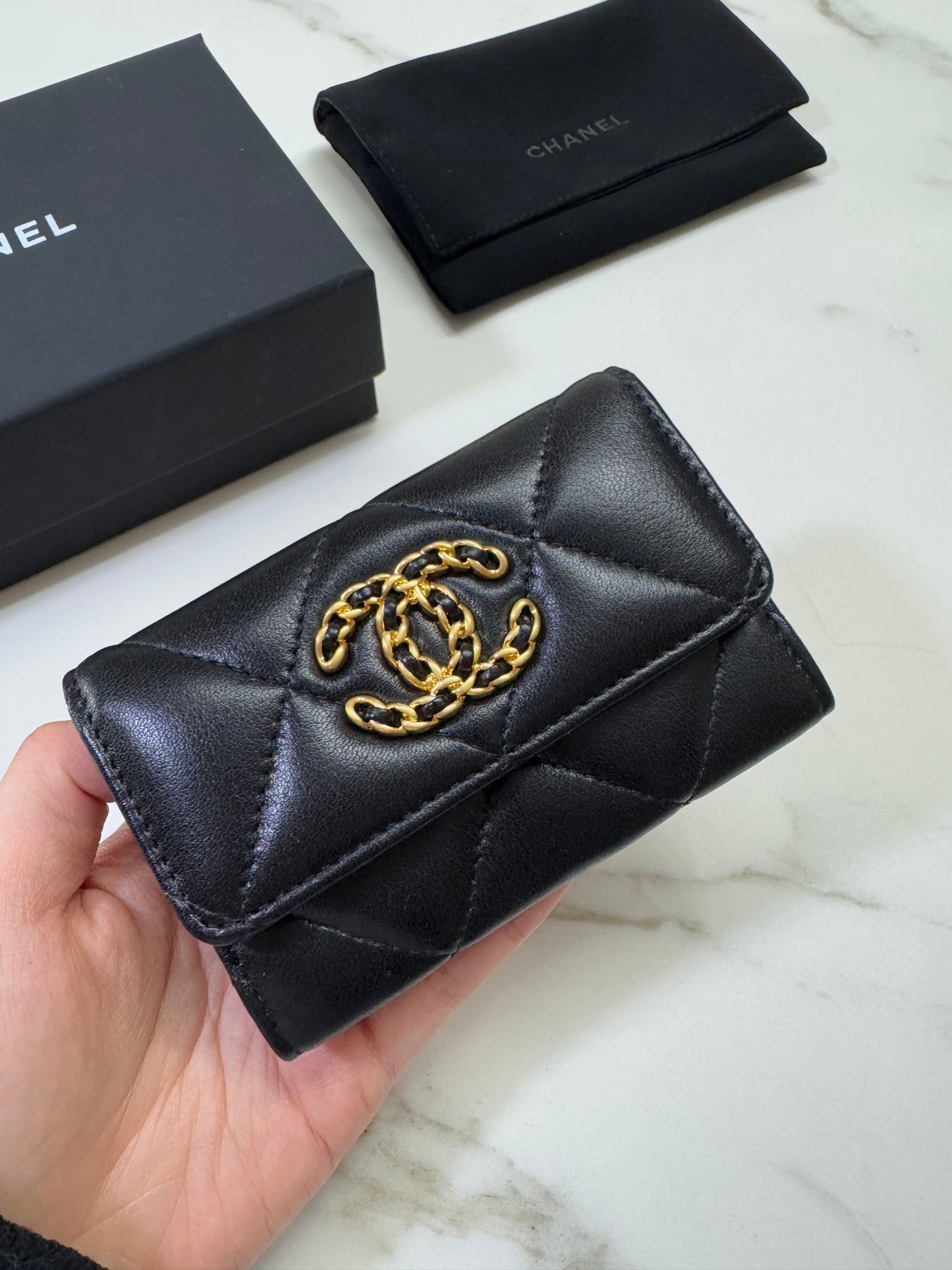 CHANEL 19 Card Holder
