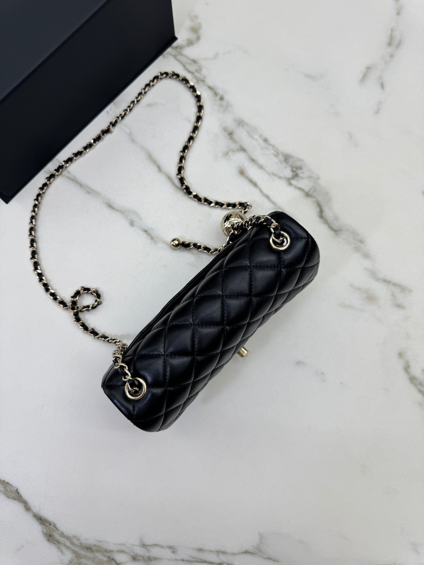 CHANEL 25K亮面淺金球 Mini CF20 Pearl Crush
