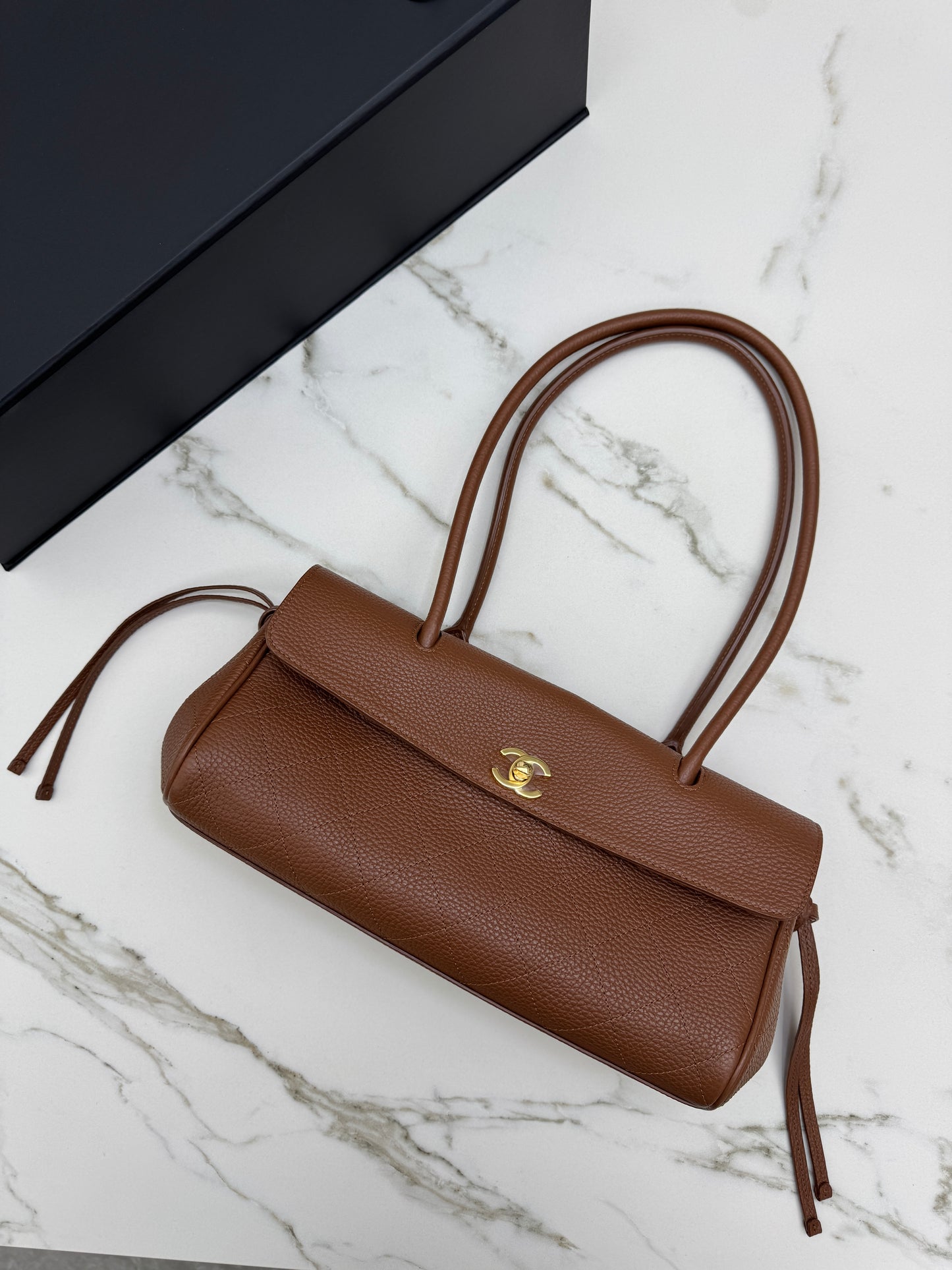 CHANEL 26S Shopping Bag 法棍包 焦糖棕