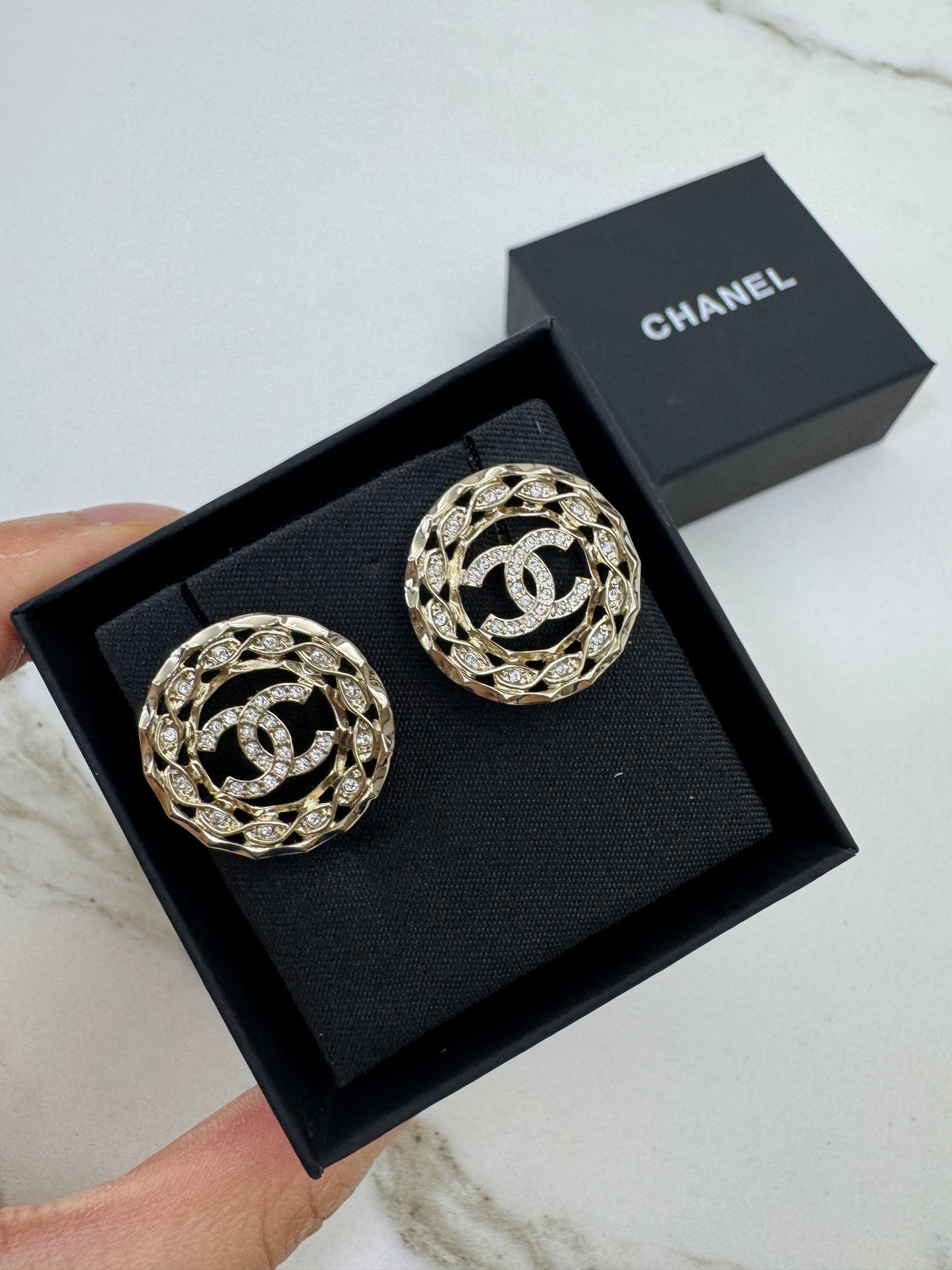 CHANEL 24B 圓形鏤空水鑽耳環