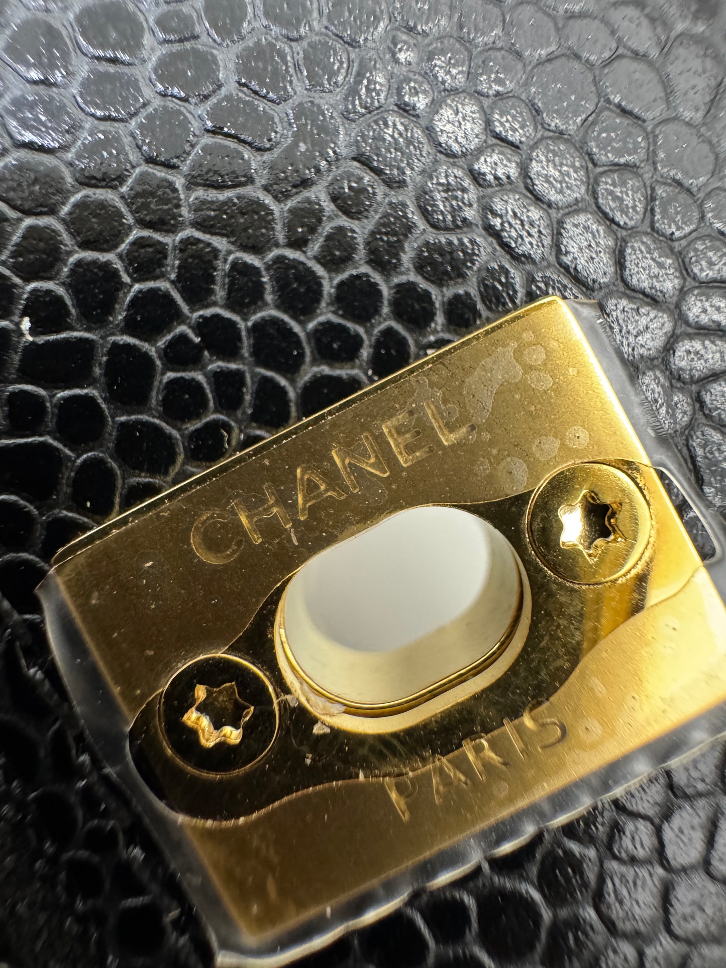 CHANEL Wallet On Chain 黑金牛 新版旋轉扣woc