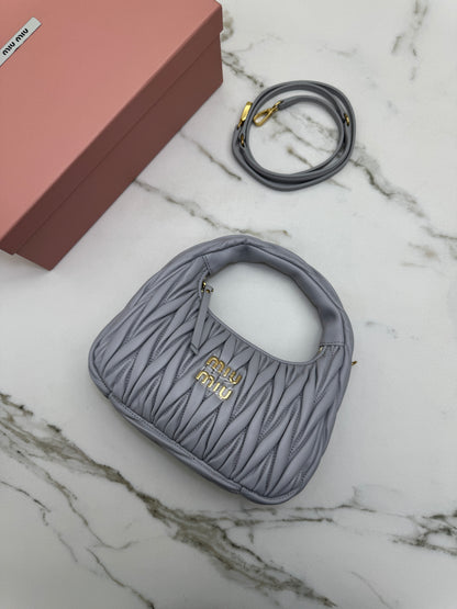 MIU MIU Wander Small 霧霾藍