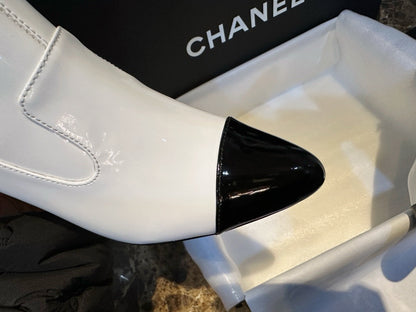 CHANEL 尖頭粗跟短靴 黑白 23B