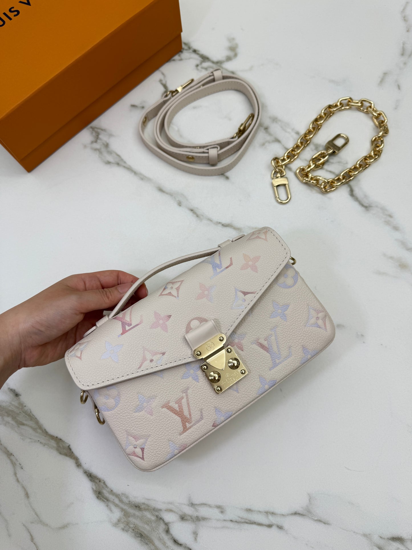 LV Pochette Metis East-West 漸變紫