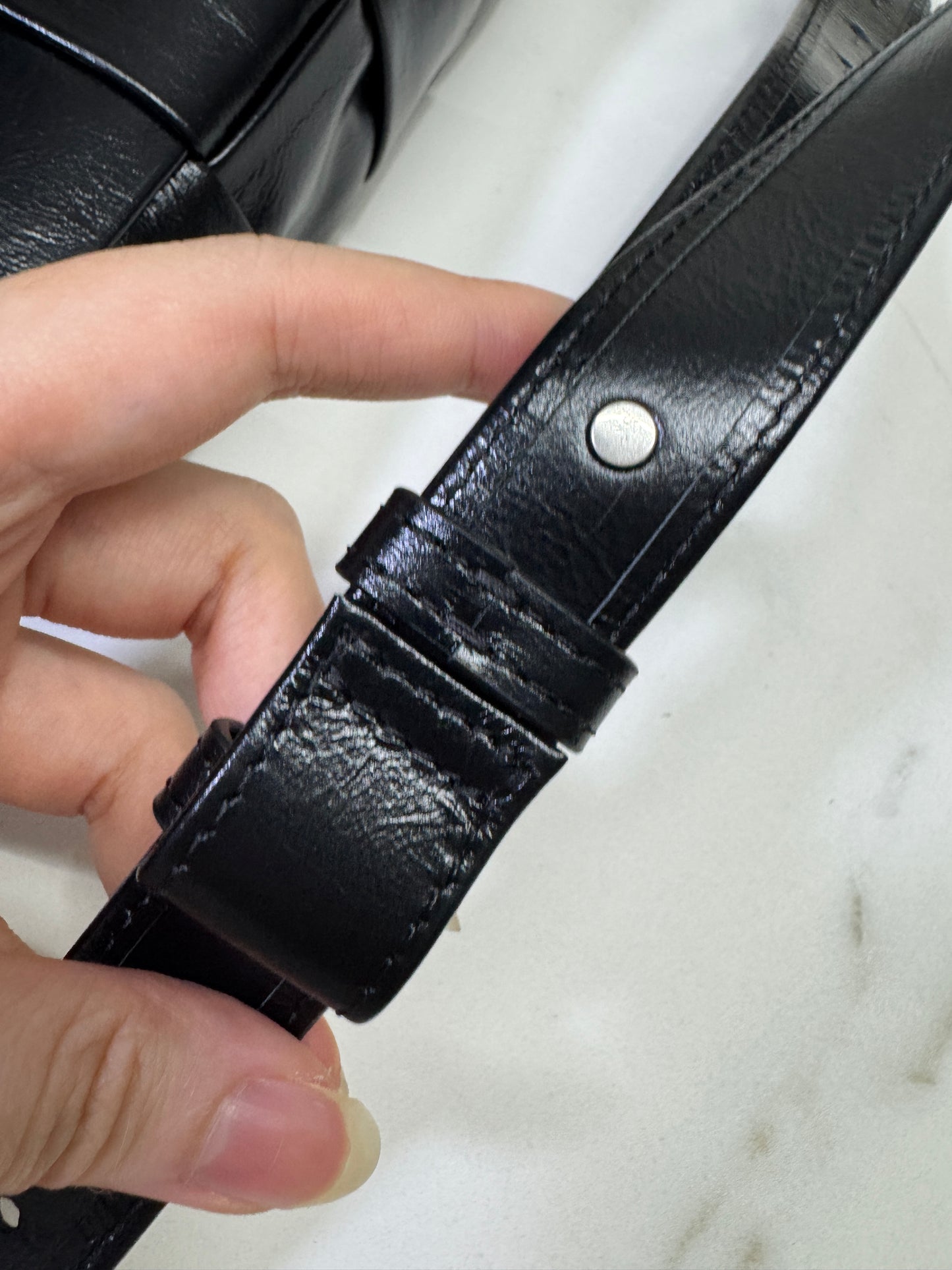 BV 8格油臘皮腰包