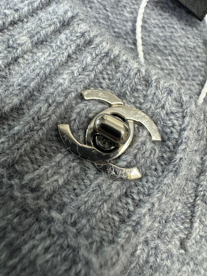 CHANEL 24B 包包扣開衫 98% Cashmere 灰色