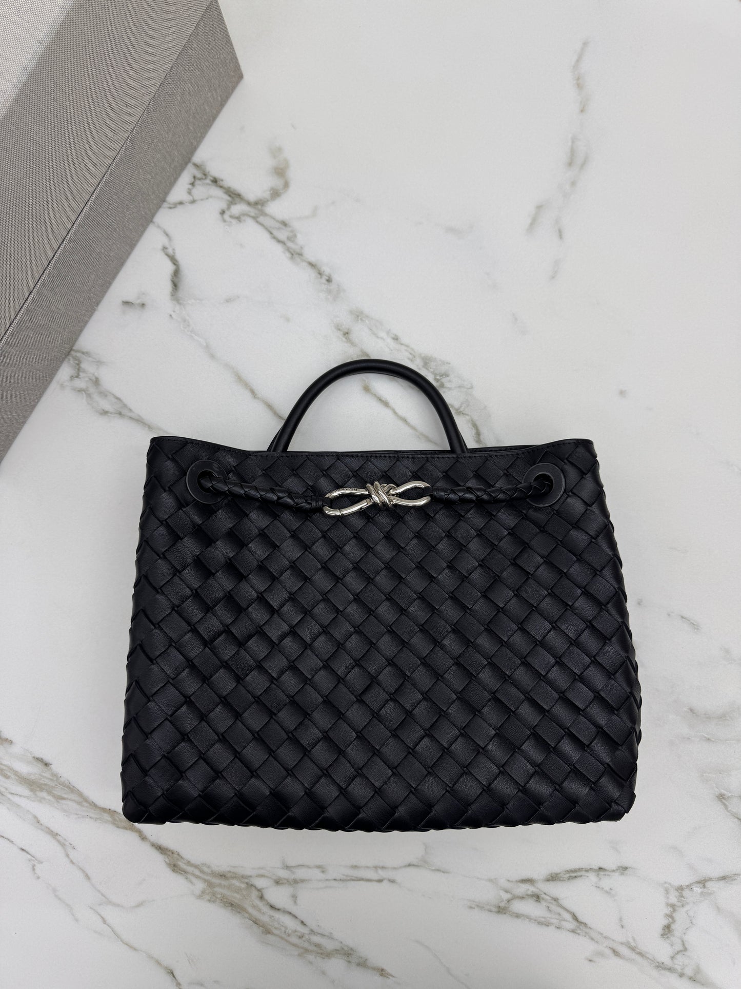 BV Andiamo Medium 黑銀