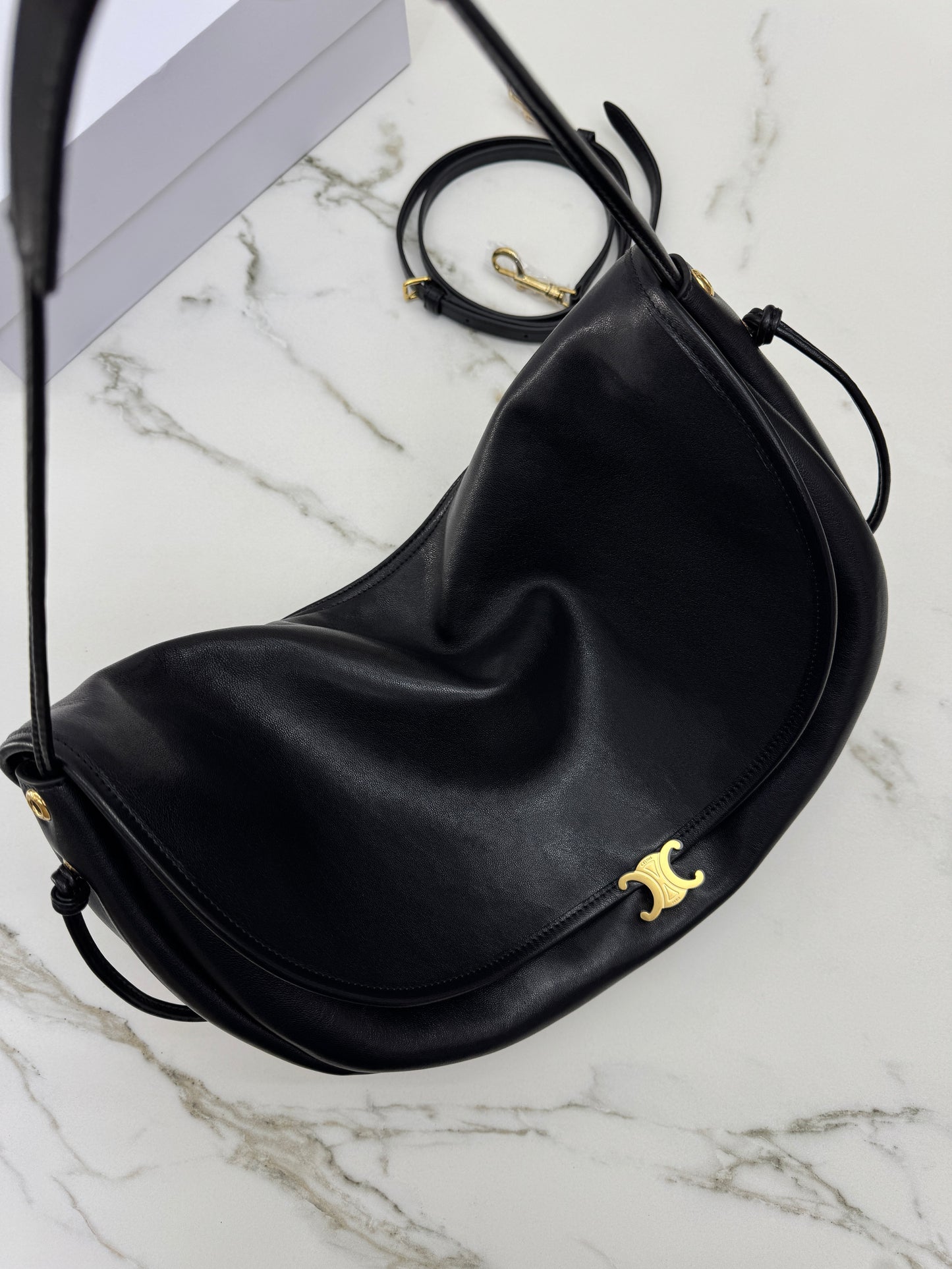 CELINE Soft Triomphe Half Moon 黑色