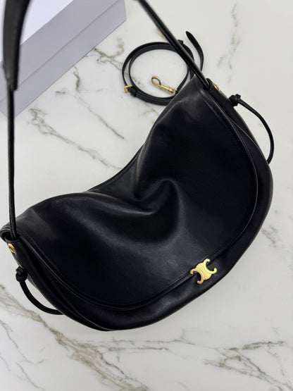 CELINE Soft Triomphe Half Moon 黑色
