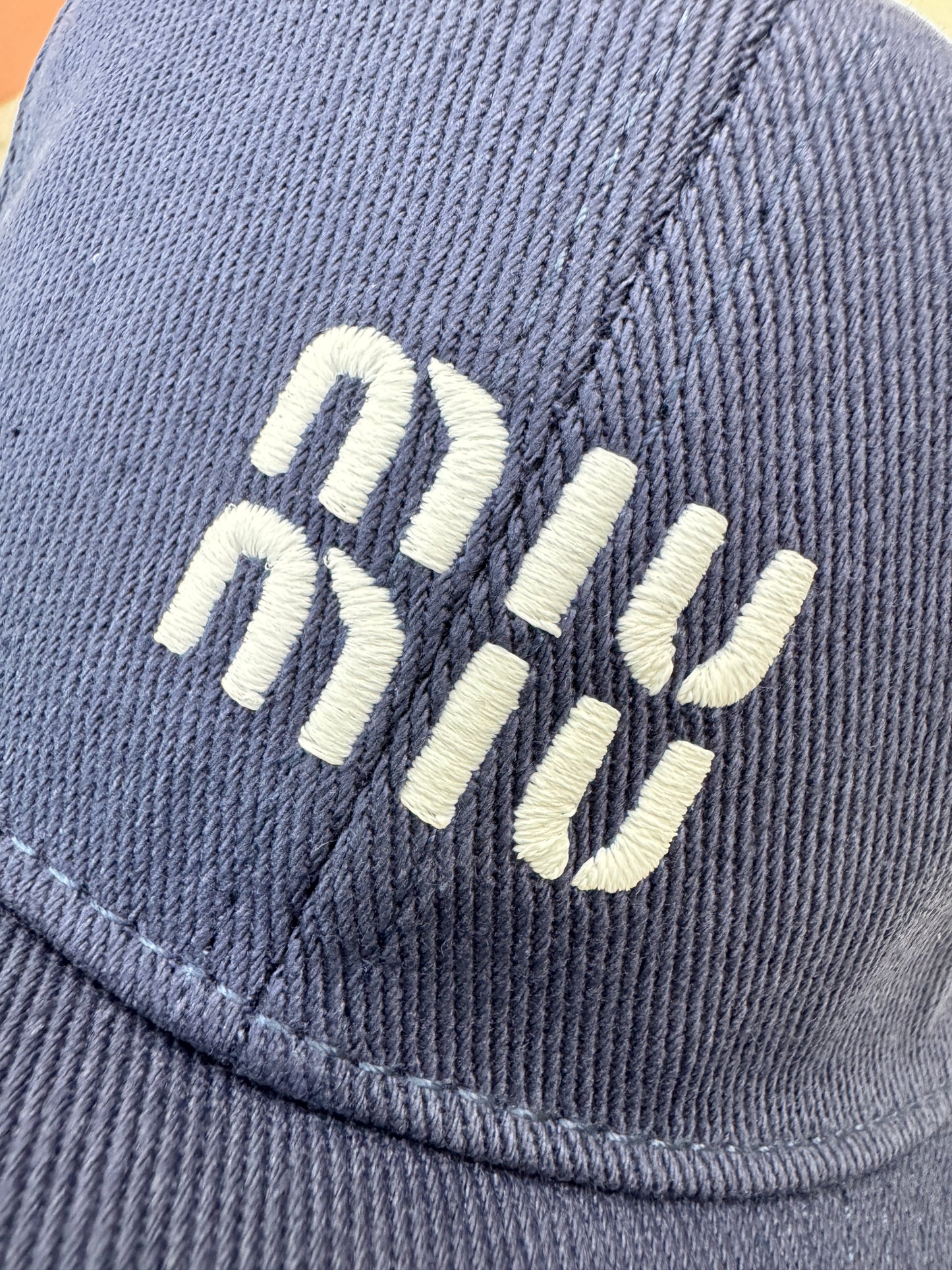 MIU MIU 後抽繩鴨舌帽 深藍