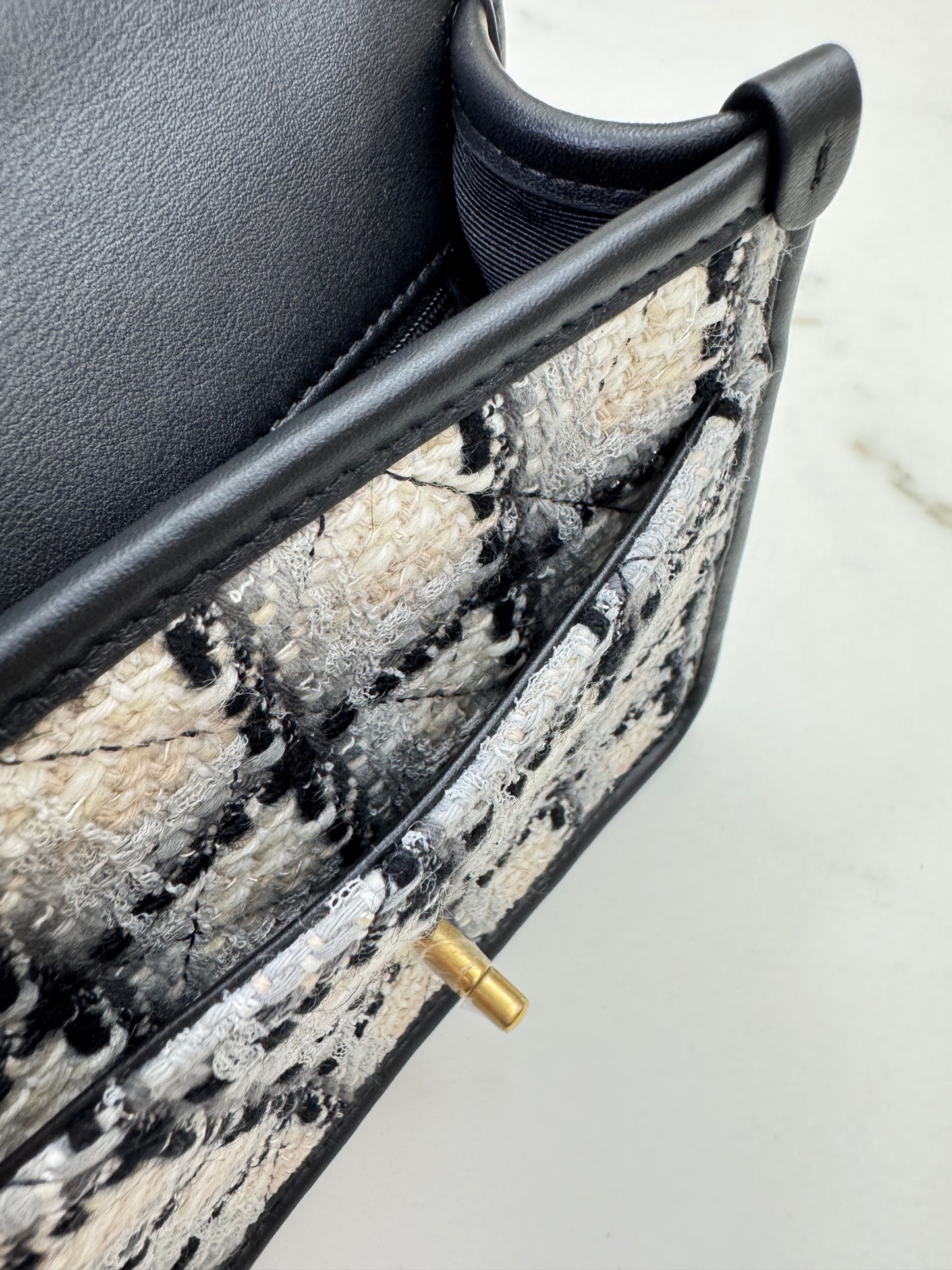 CHANEL 22K 郵差豆腐包 漸變Tweed