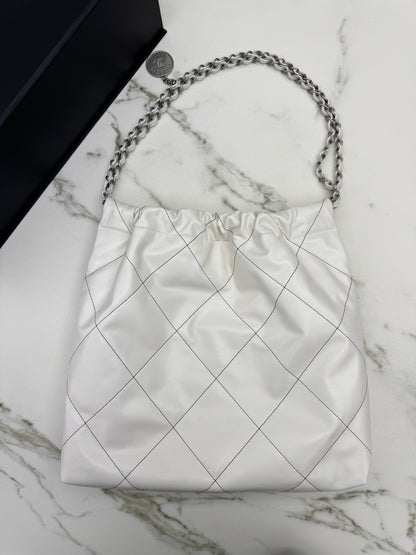 CHANEL 22Bag Medium 白色黑線