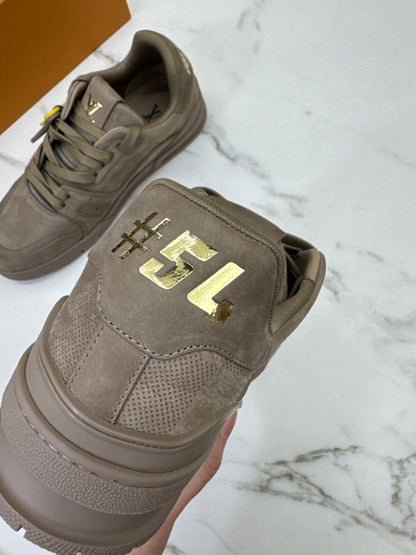 LV Trainer 大象灰 1AH618