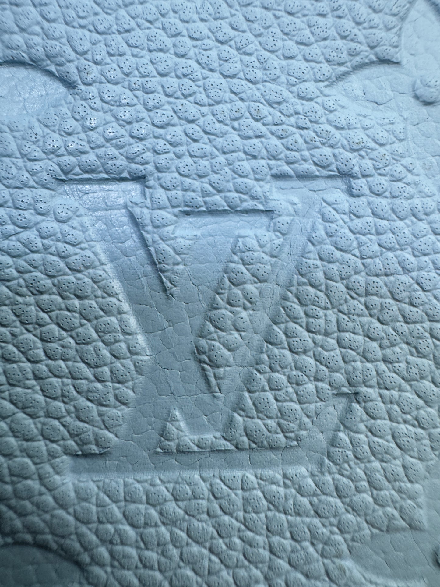 LV L型小錢包 粉藍色全皮壓花 M27669