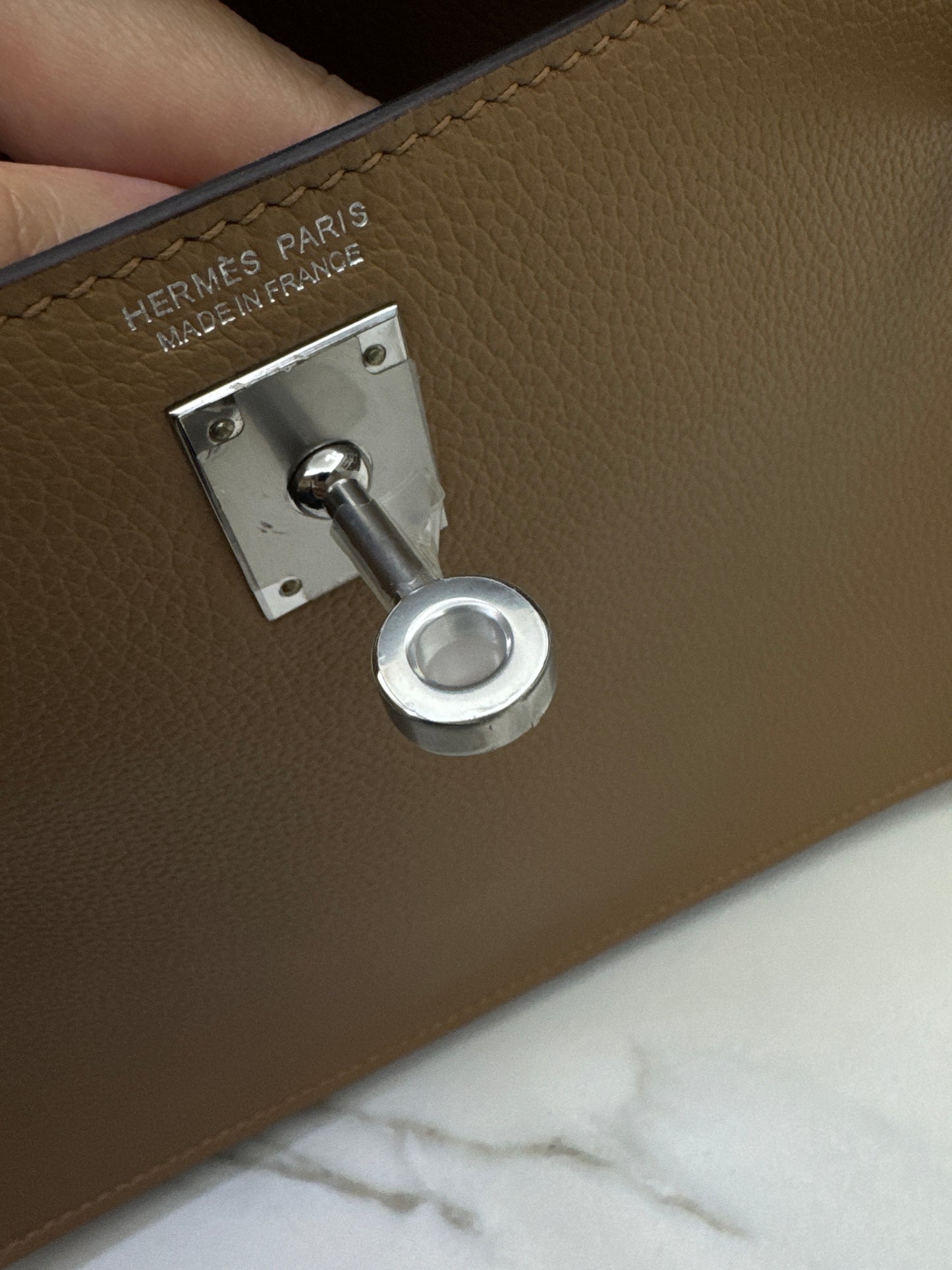 HERMES Kelly Danse 奶茶色銀扣 Chai Evercolor PHW