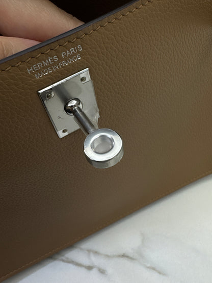 HERMES Kelly Danse 奶茶色銀扣 Chai Evercolor PHW
