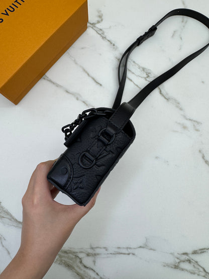 LV Steamer Wearable Wallet - Monogram Taurillon Leather