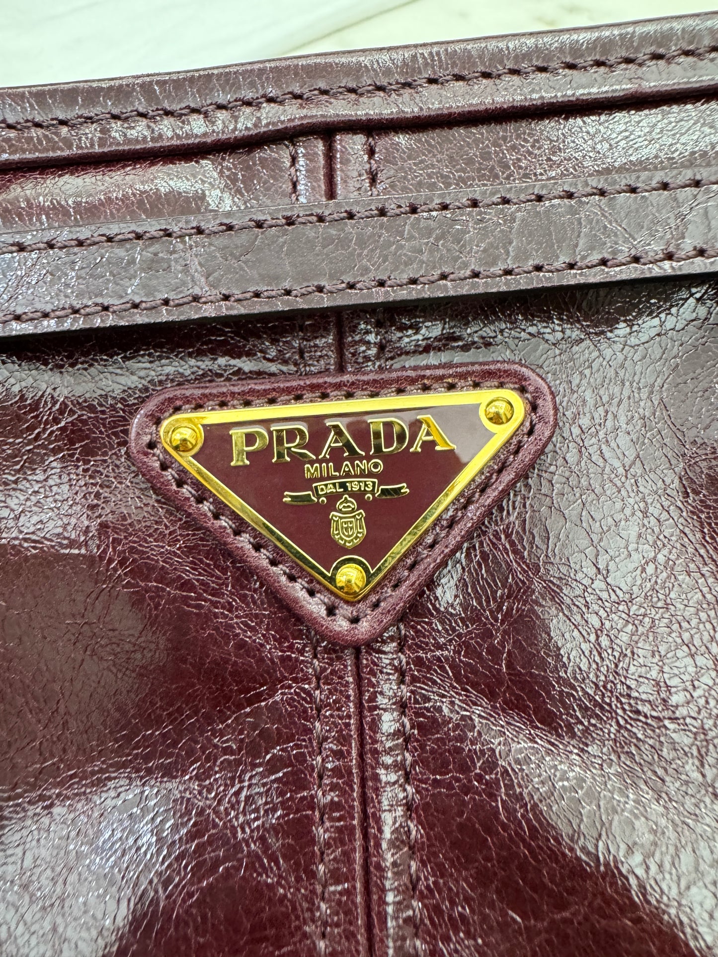 PRADA Bonnie Medium 酒紅油臘皮
