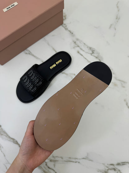 MIU MIU 草編拖鞋 黑色