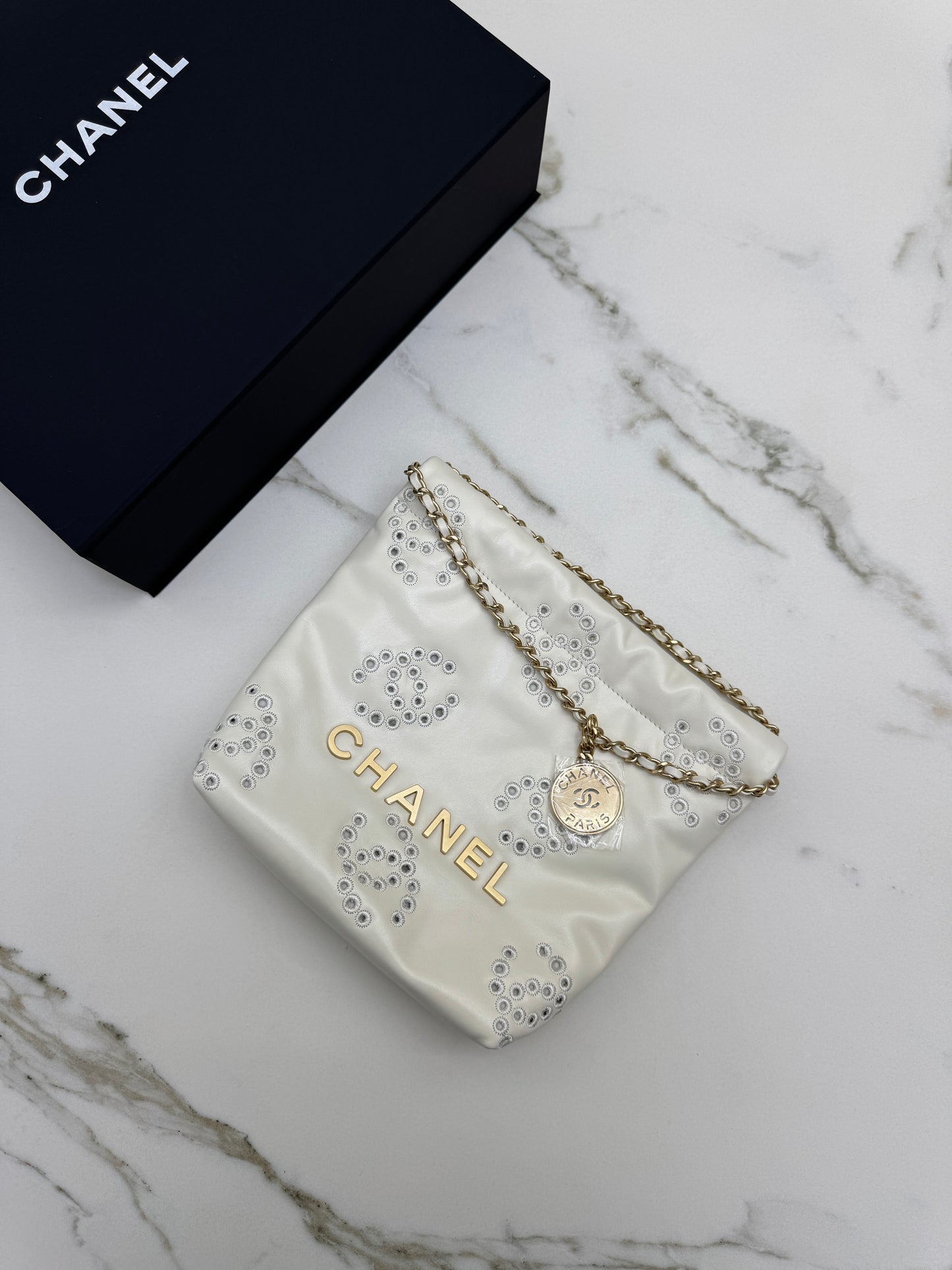 CHANEL 22Bag Mini 鏤空Logo