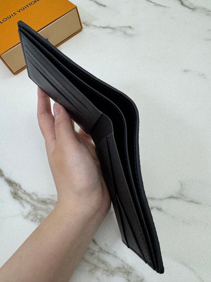 LV Multiple Wallet 黑色皮壓花