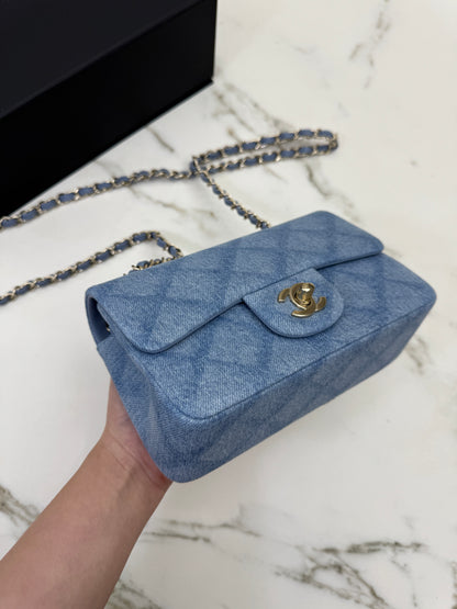 CHANEL 22B 淺藍牛仔 Mini CF20