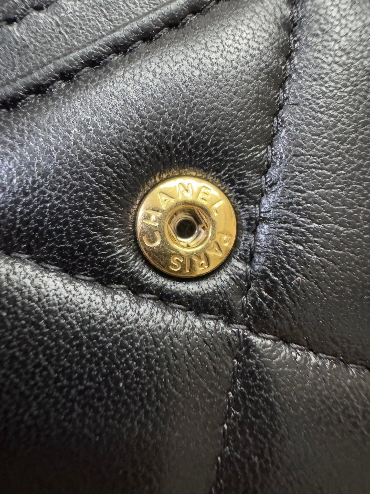 CHANEL 19 Card Holder