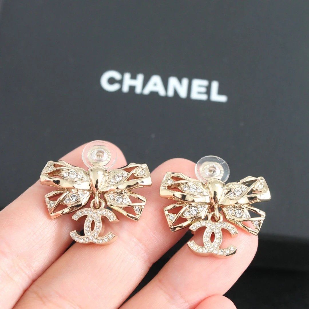 CHANEL 耳夾款