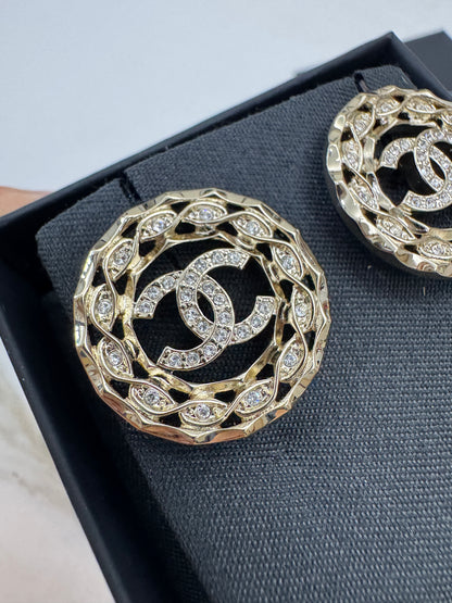 CHANEL 24B 圓形鏤空水鑽耳環