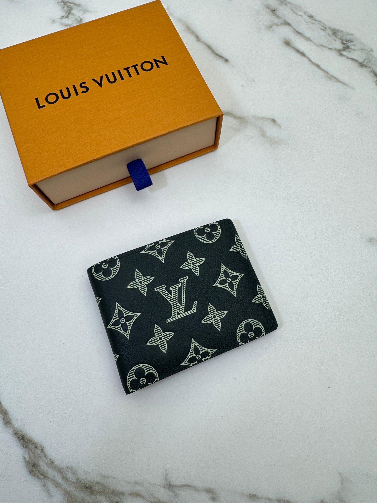 LV M27150 兩摺錢包 深綠色壓花