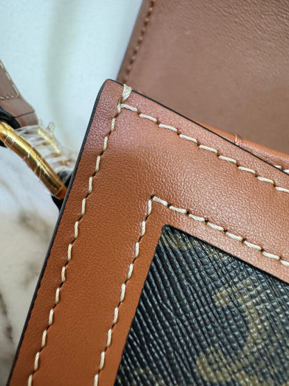 CELINE Triomphe Besace 凱旋門馬鞍包 老花Canvas