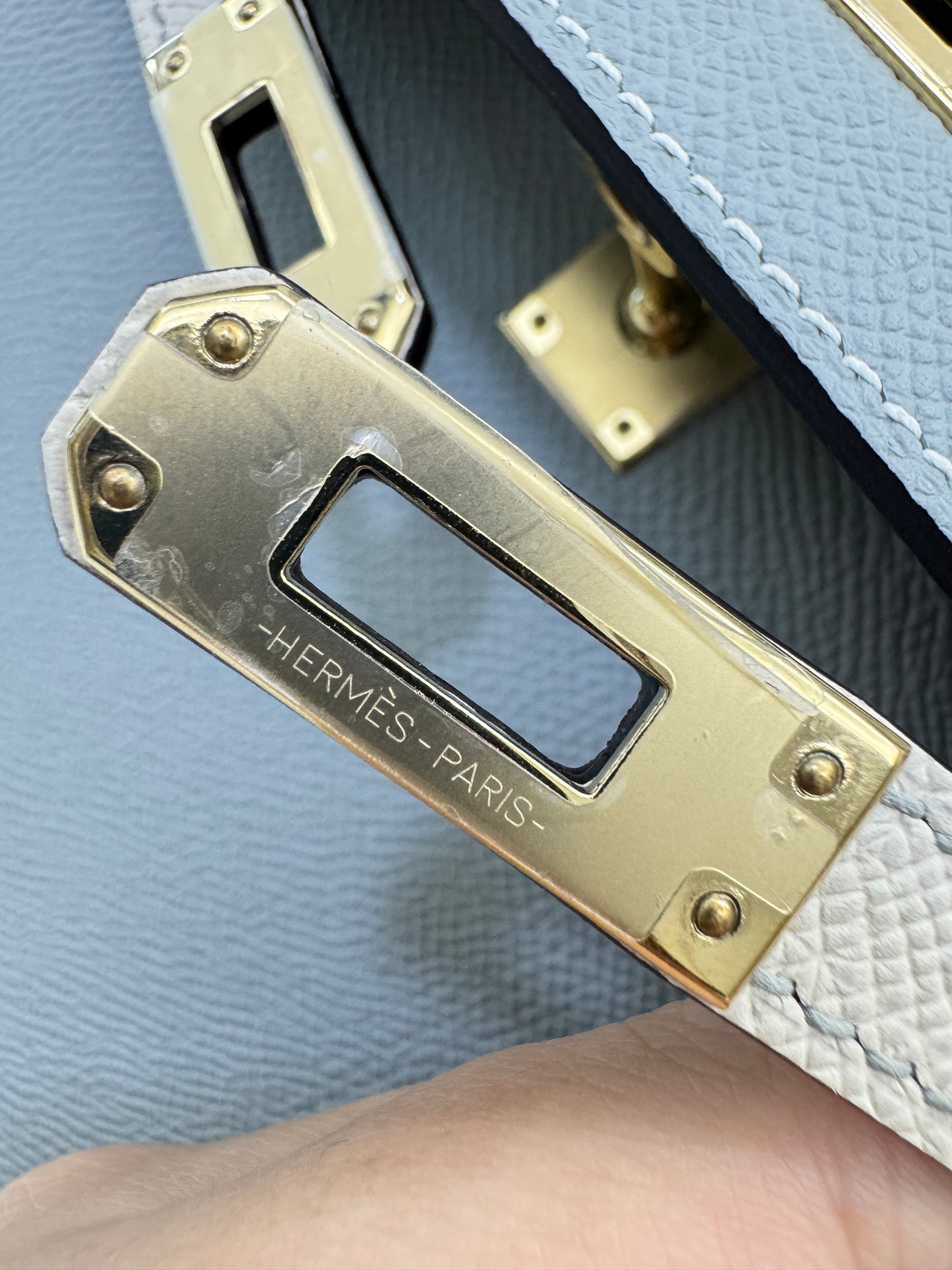 HERMES Kelly 25 冰川藍拼奶昔白 Epsom 香檳金扣 8U Bleu Glacier/ 10 Craie PBHW