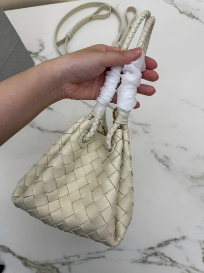 BV Parachute Small 海鹽白 Sea Salt