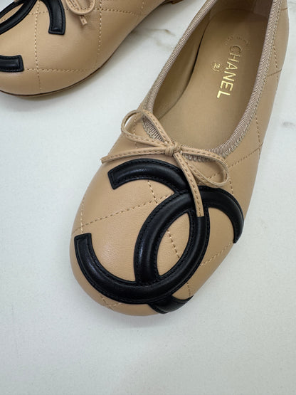 CHANEL Cambon Ballet Flats 杏拼黑 Beige