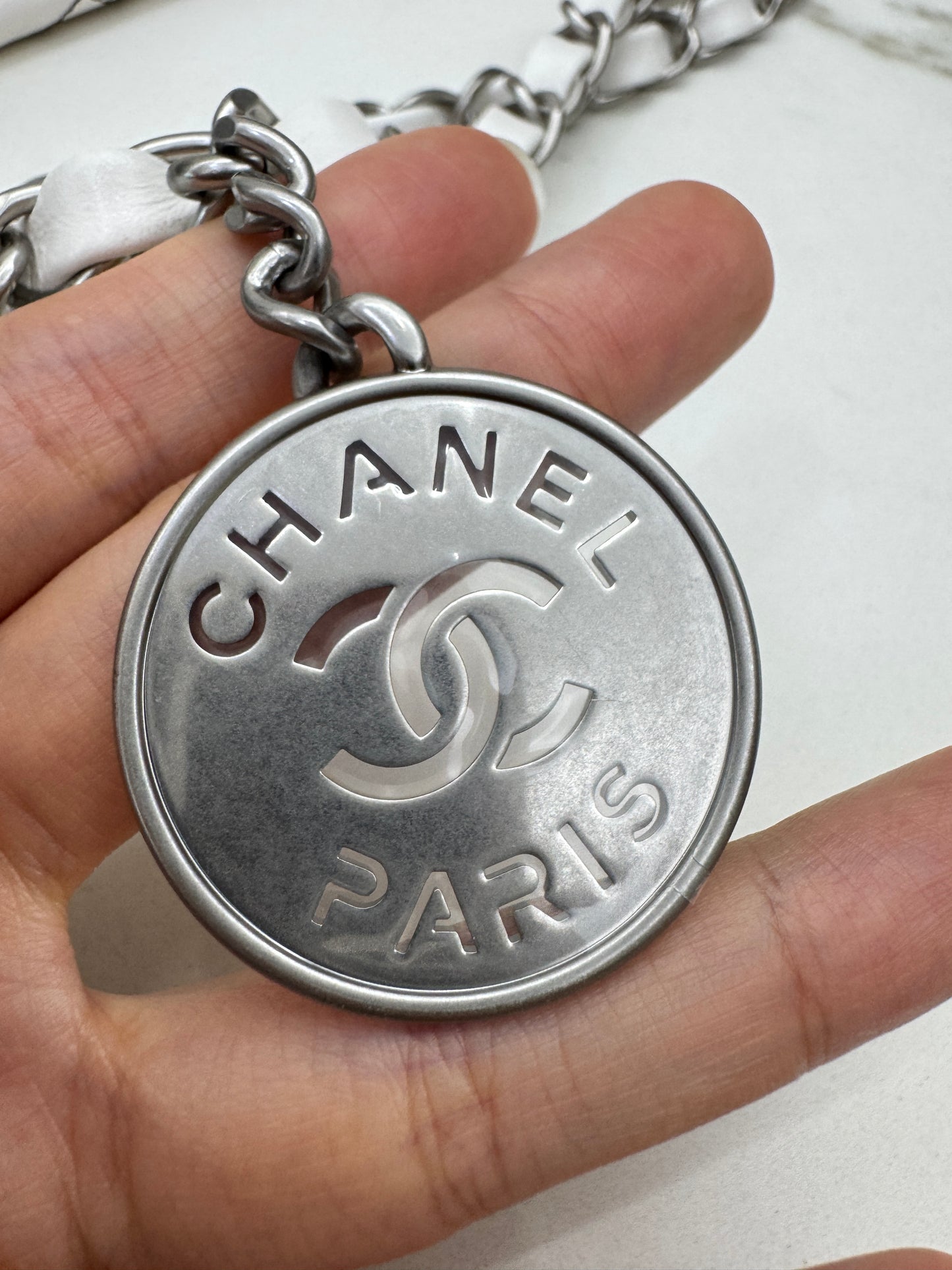 CHANEL 22Bag Medium 白色黑線
