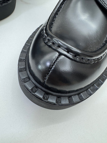 PRADA 光面皮革Loafers