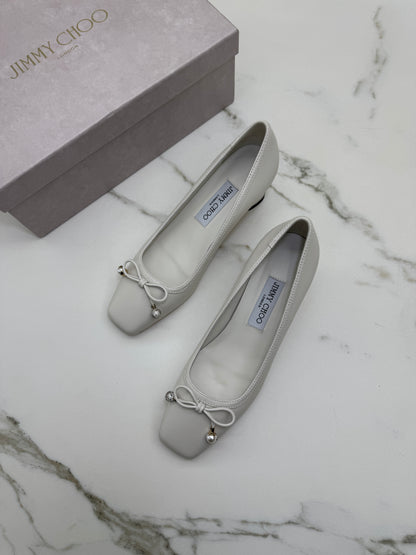 JIMMY CHOO 方頭珍珠拼鑽蝴蝶結 米白