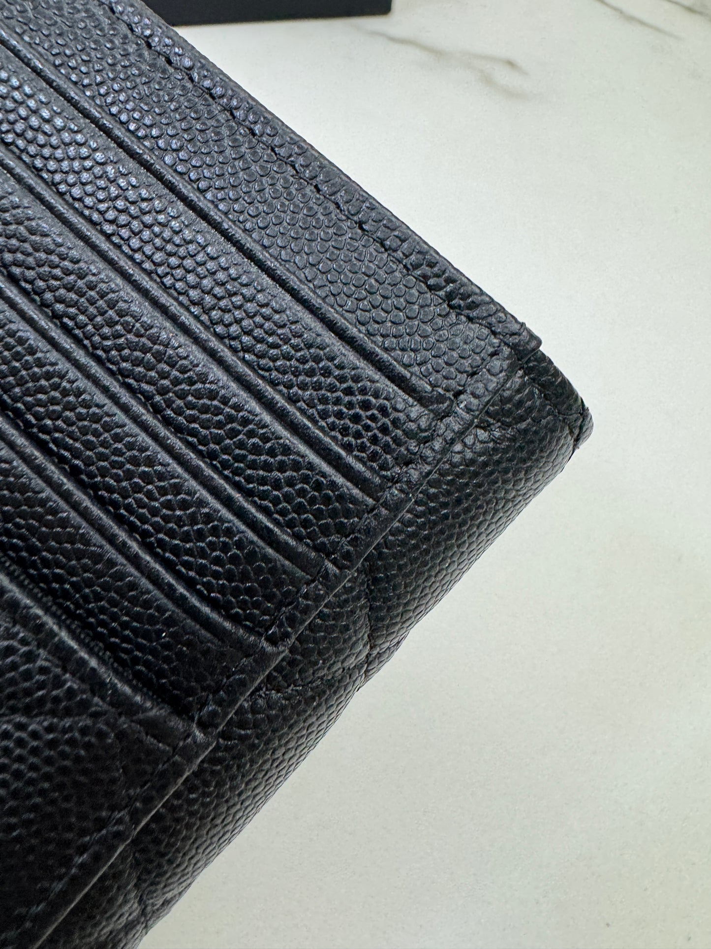 CHANEL 雕刻扣L型拉鏈小錢包