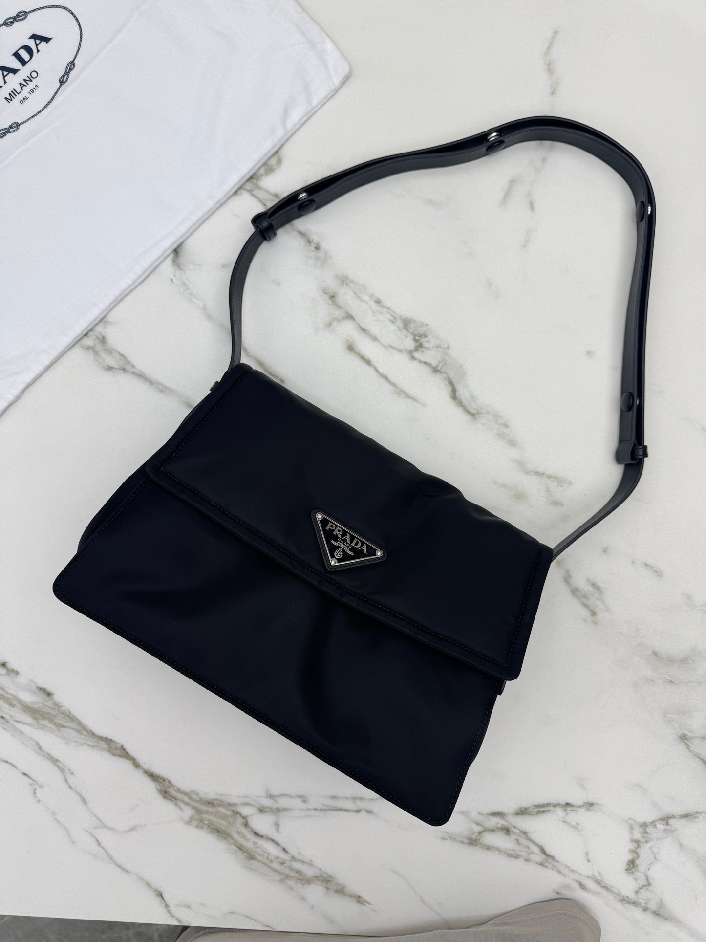 PRADA Cini 郵差包黑色 Medium