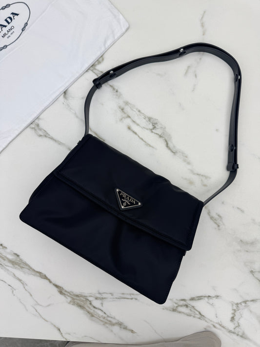 PRADA Cini 郵差包黑色 Medium